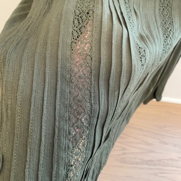 Women's Gap Green Flowy Long Sleeve Lace Detail Sz L Blouse Excellent condition - Picture 3 of 8